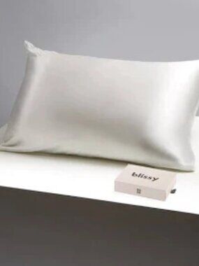 Blissy King Silk White Pillow Case in Box 100% Pure Mulberry